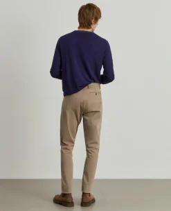 Calças chino regular fit com pregas