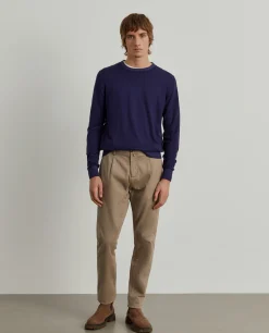 Calças chino regular fit com pregas