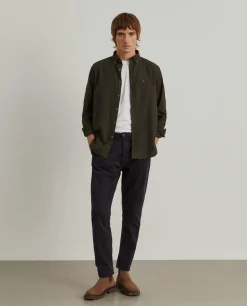 Calças chino regular fit com pregas