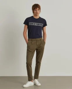 Calças chino regular fit com pregas