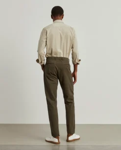 Calças chino regular fit com pregas