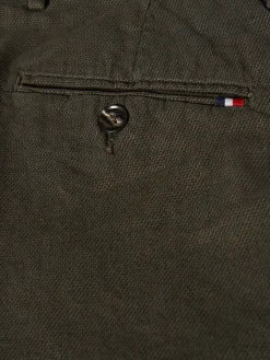 Calças chino regular fit com pregas