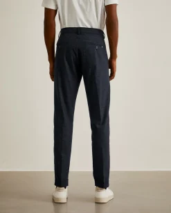Calças chino regular fit com micro padrão