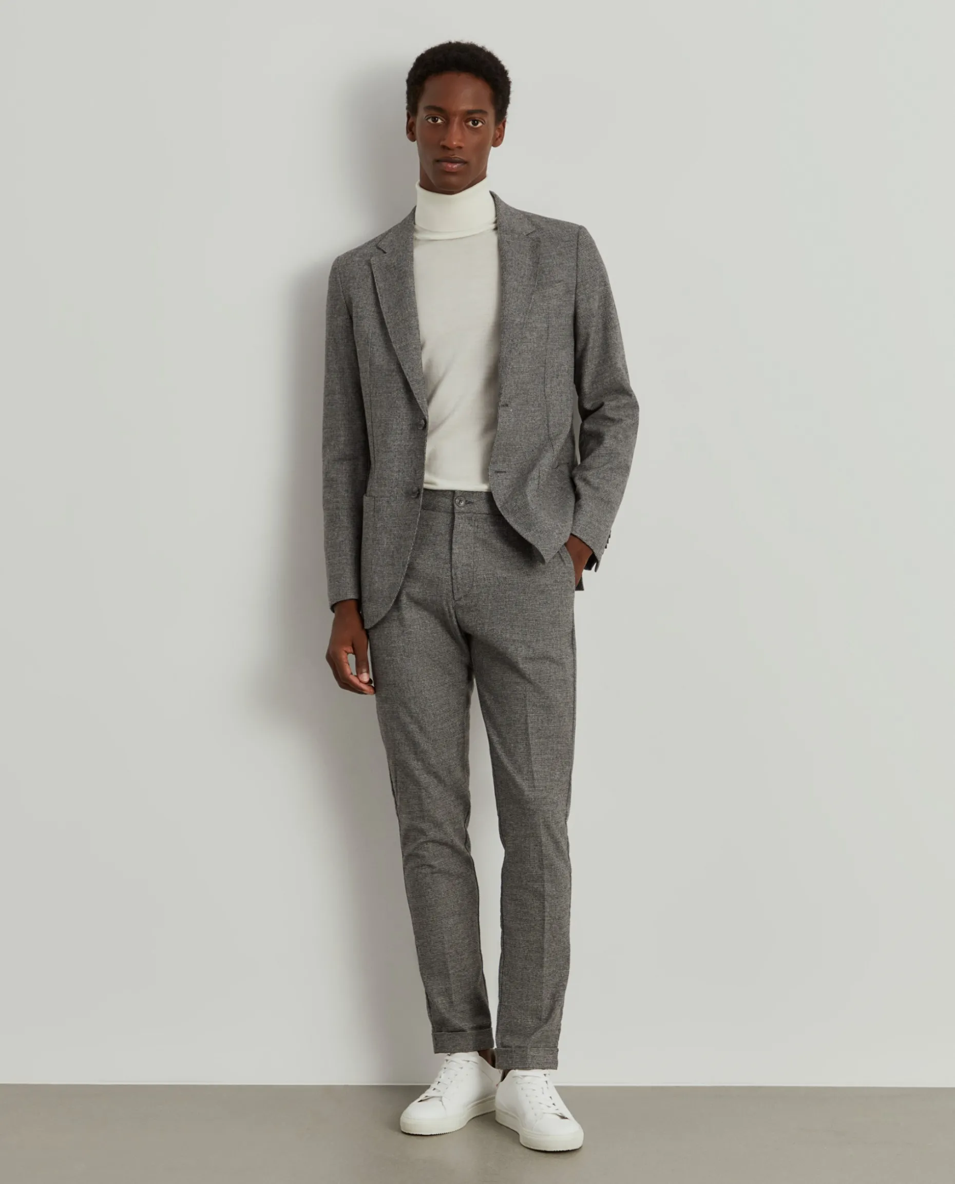 Calças chino regular fit com micro padrão