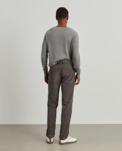 Calças chino regular fit em veludo