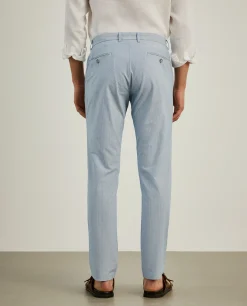 Calças chino slim fit padrão de riscas