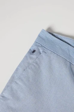 Calças chino slim fit padrão de riscas