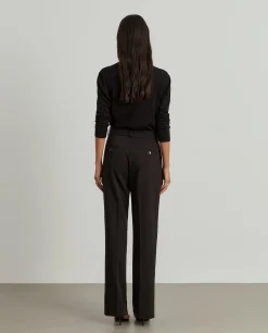 Calças clássicas com pregas