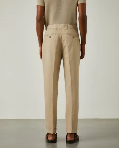 Calças com pregas e cordão