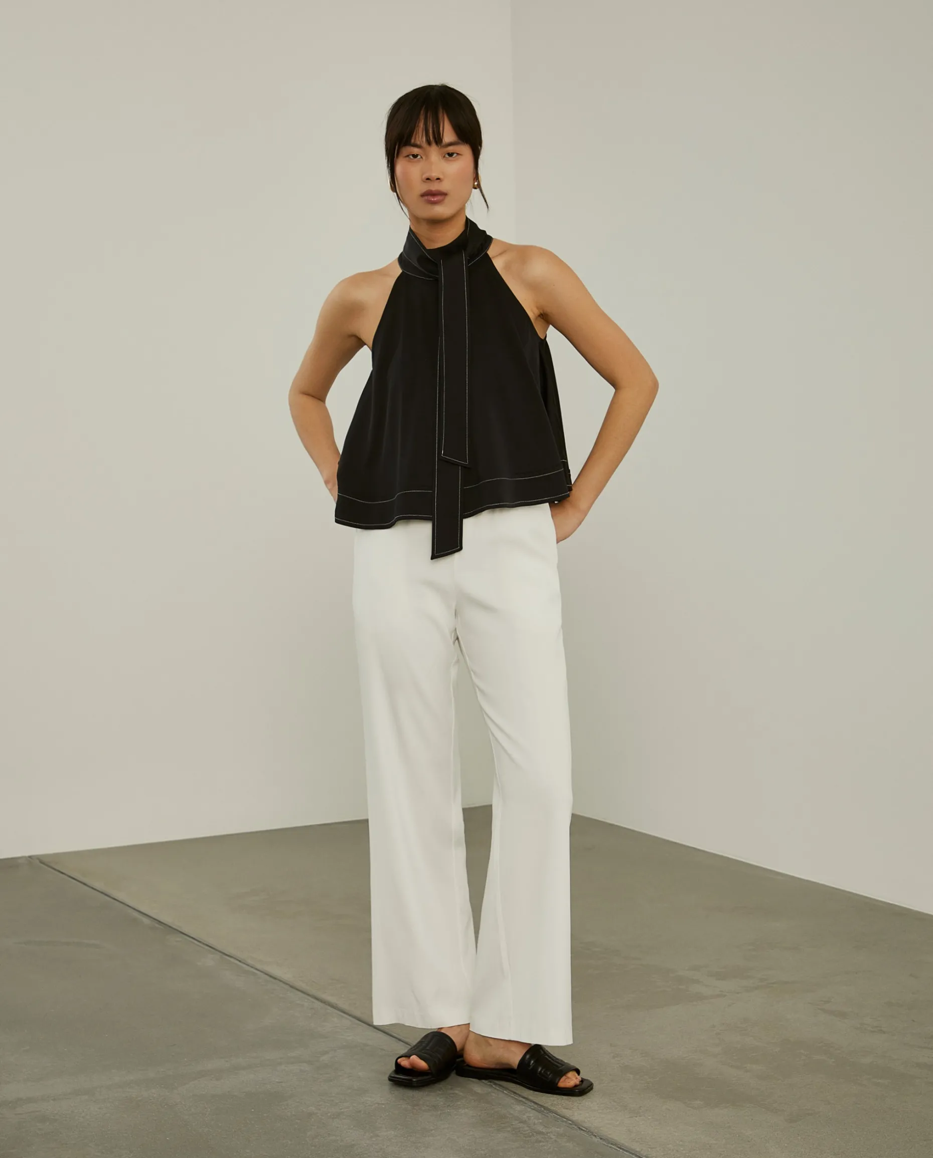 Calças de corte direito com cintura elástica