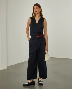 Calças de perna larga com pregas na frente