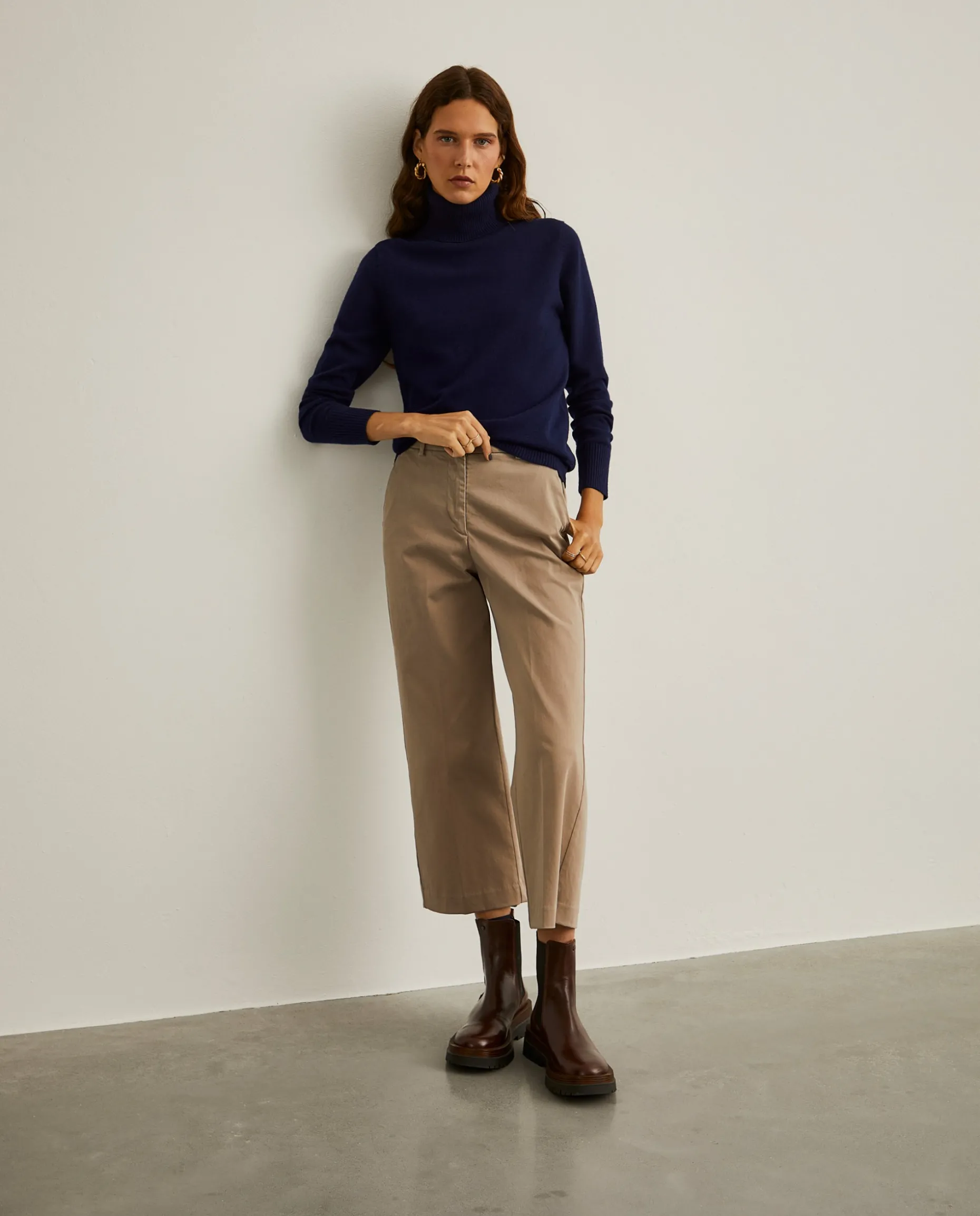 Calças de perna larga curtas em algodão