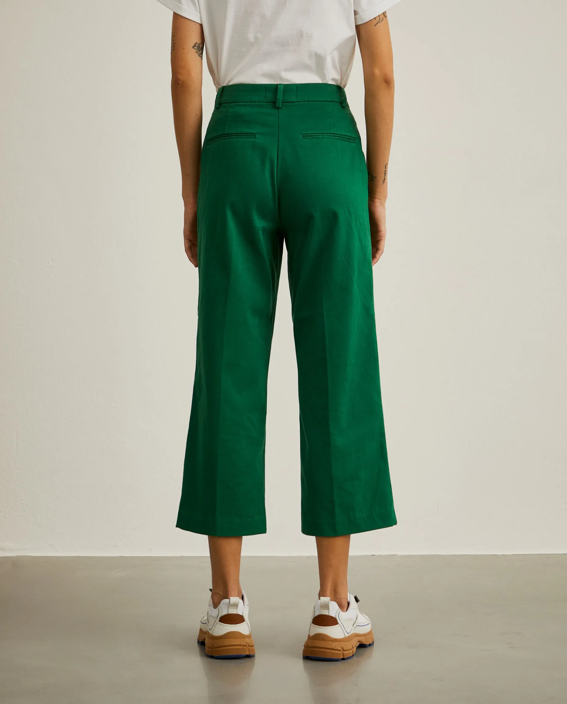 Calças de perna larga curtas em algodão