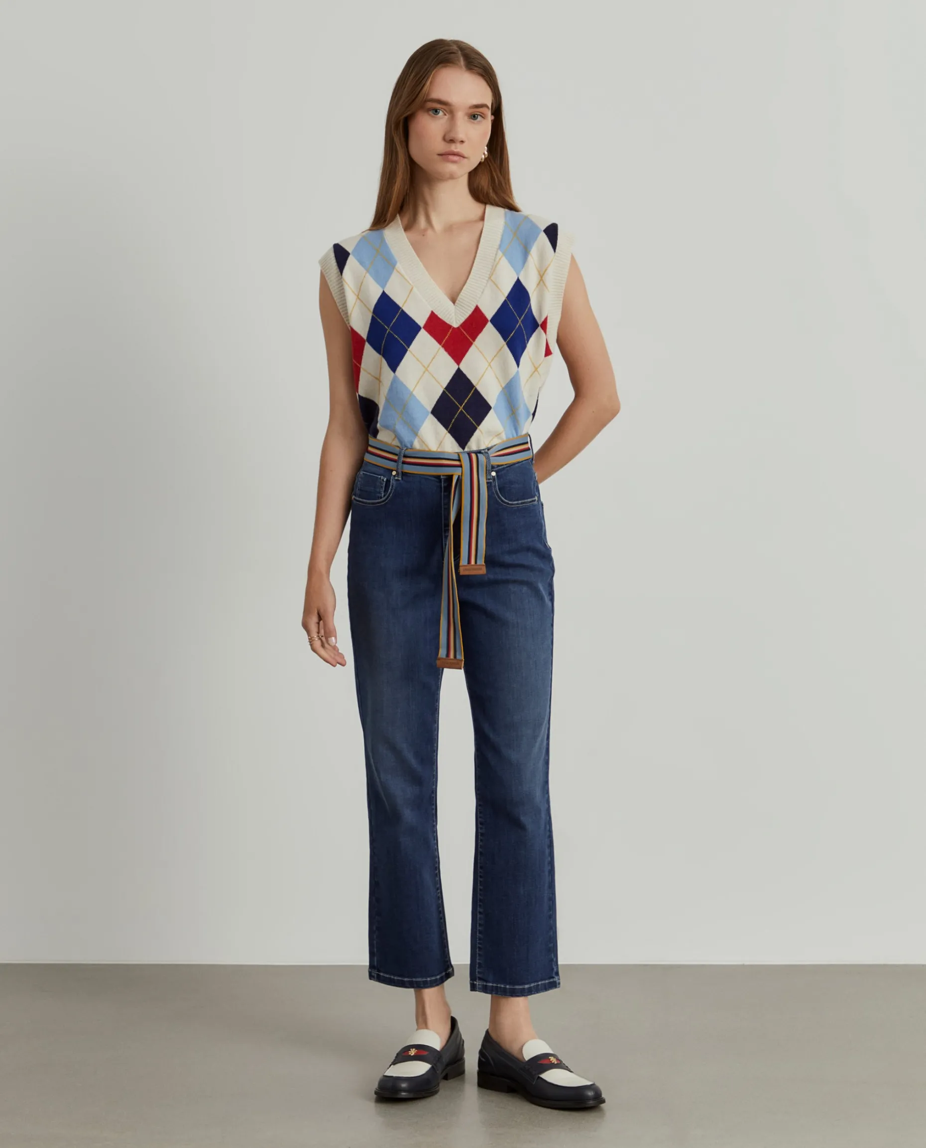 Calças denim regular fit com cinto