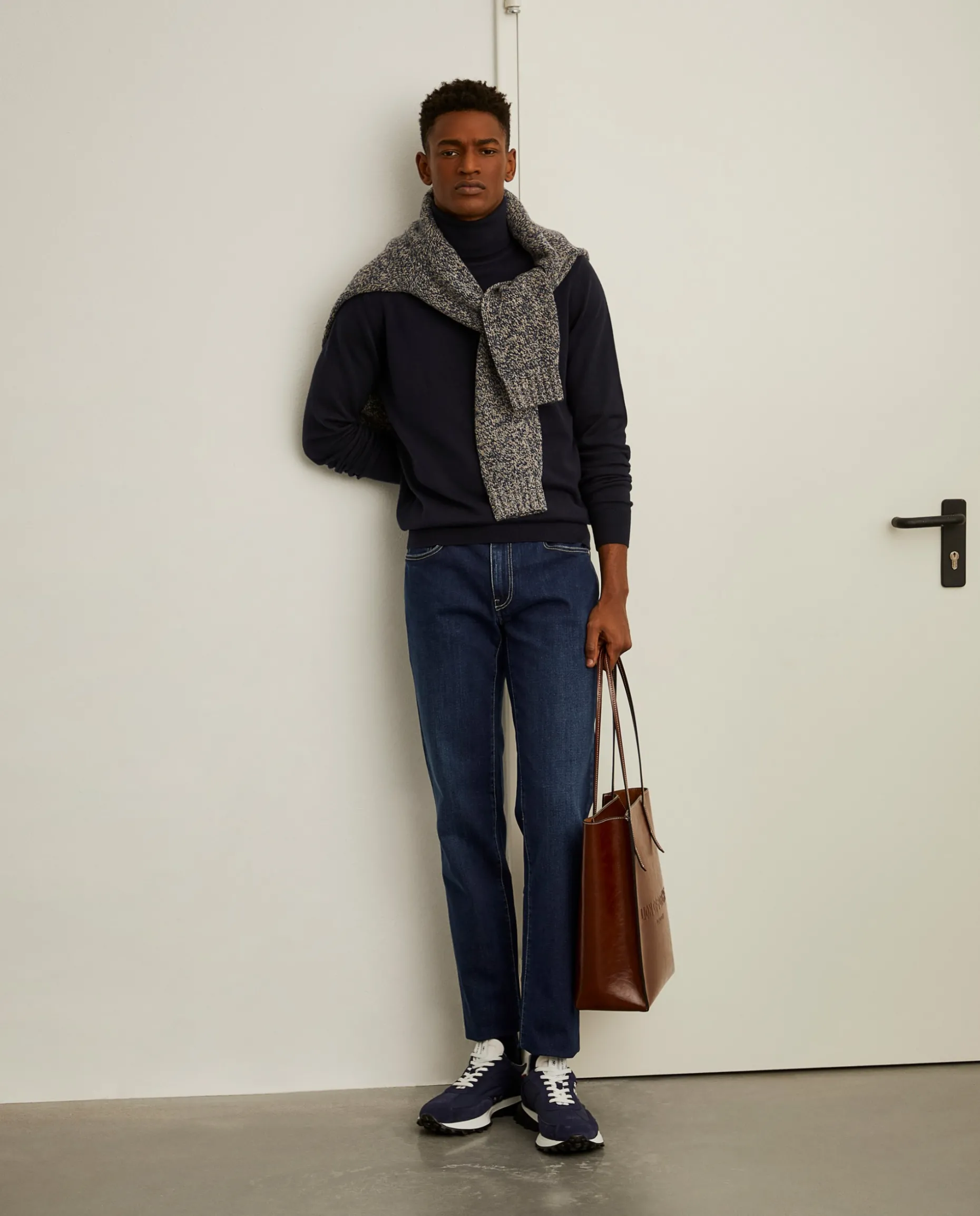 Calças denim regular fit lavagem escura