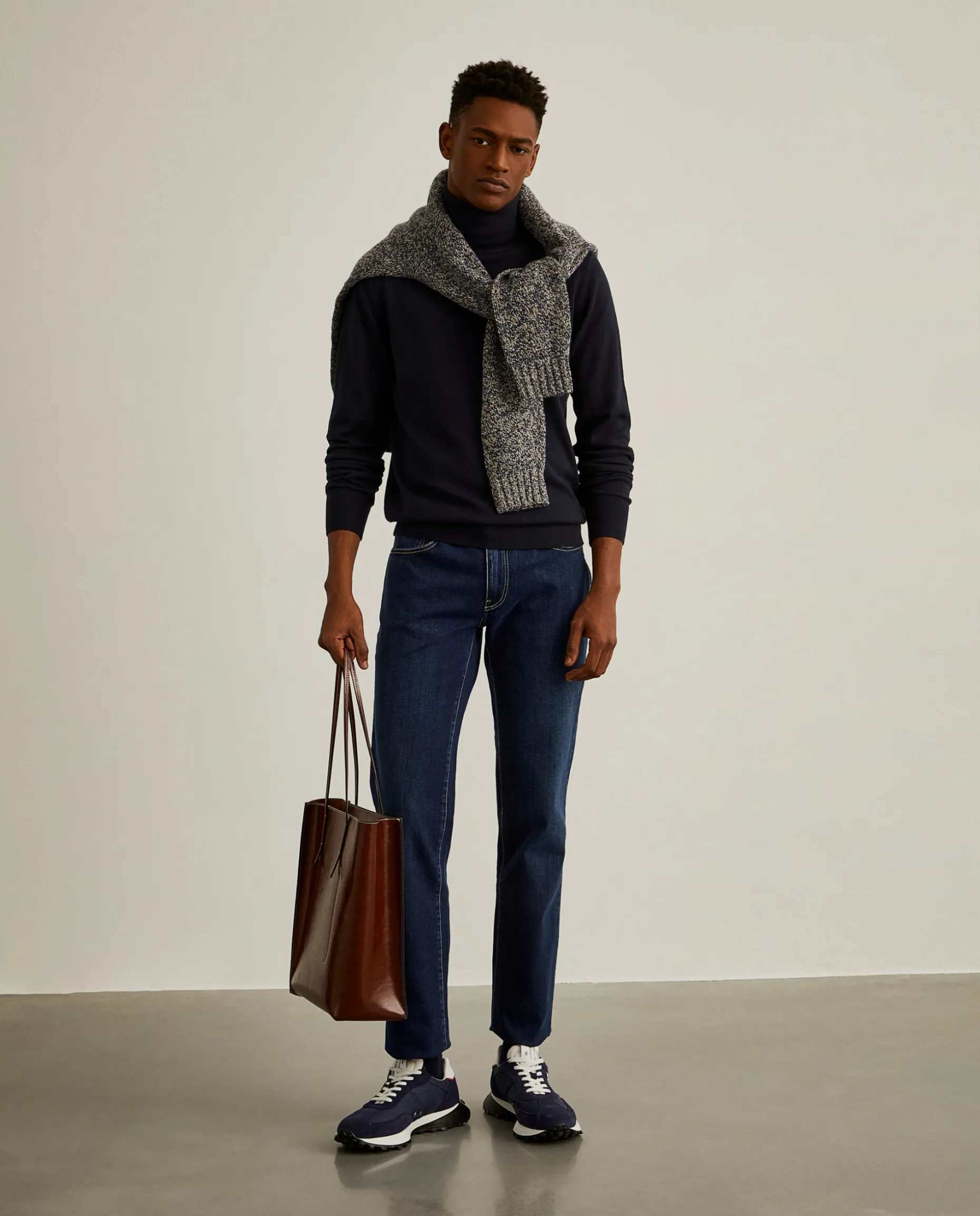 Calças denim regular fit lavagem escura