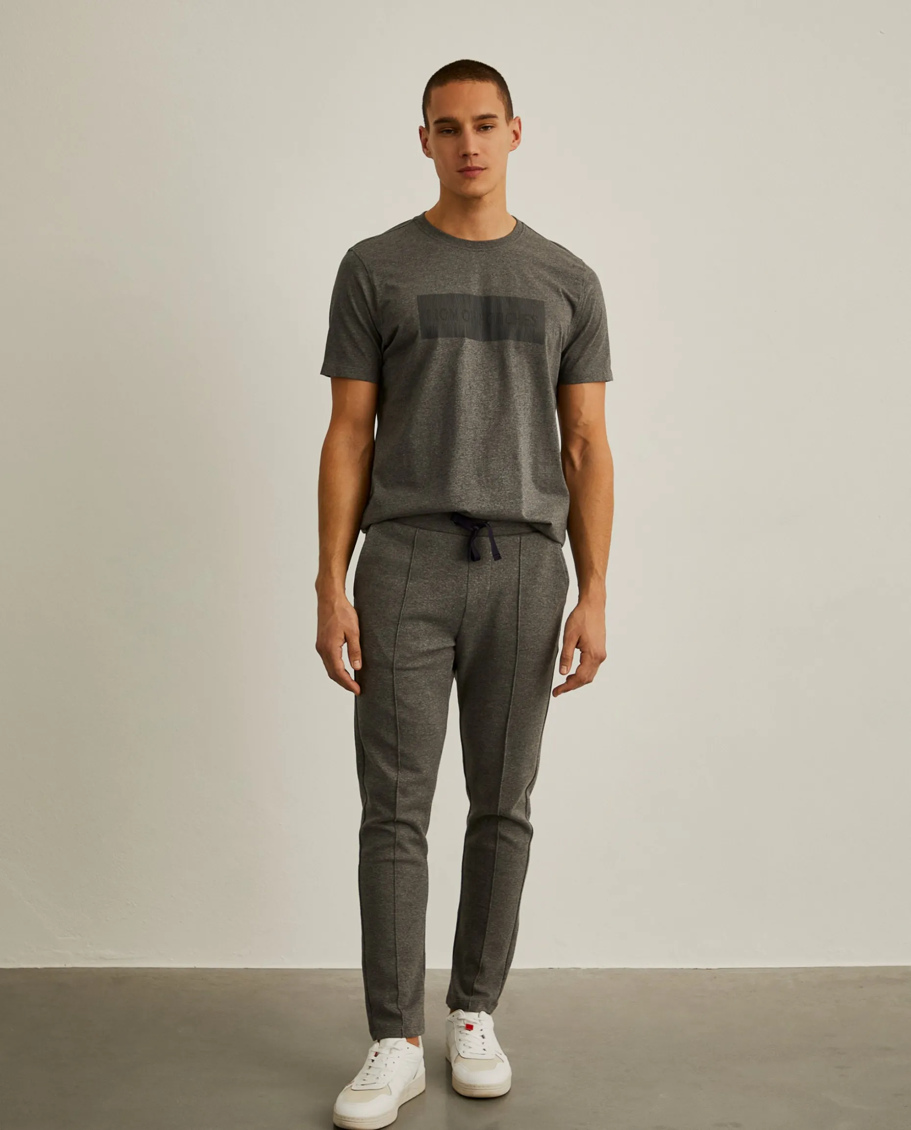 Calças em malha com cordão