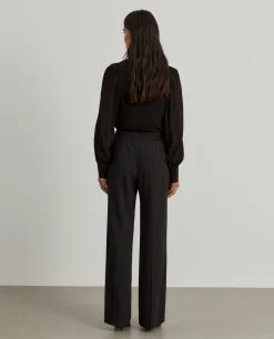 Calças largas com cintura elástica