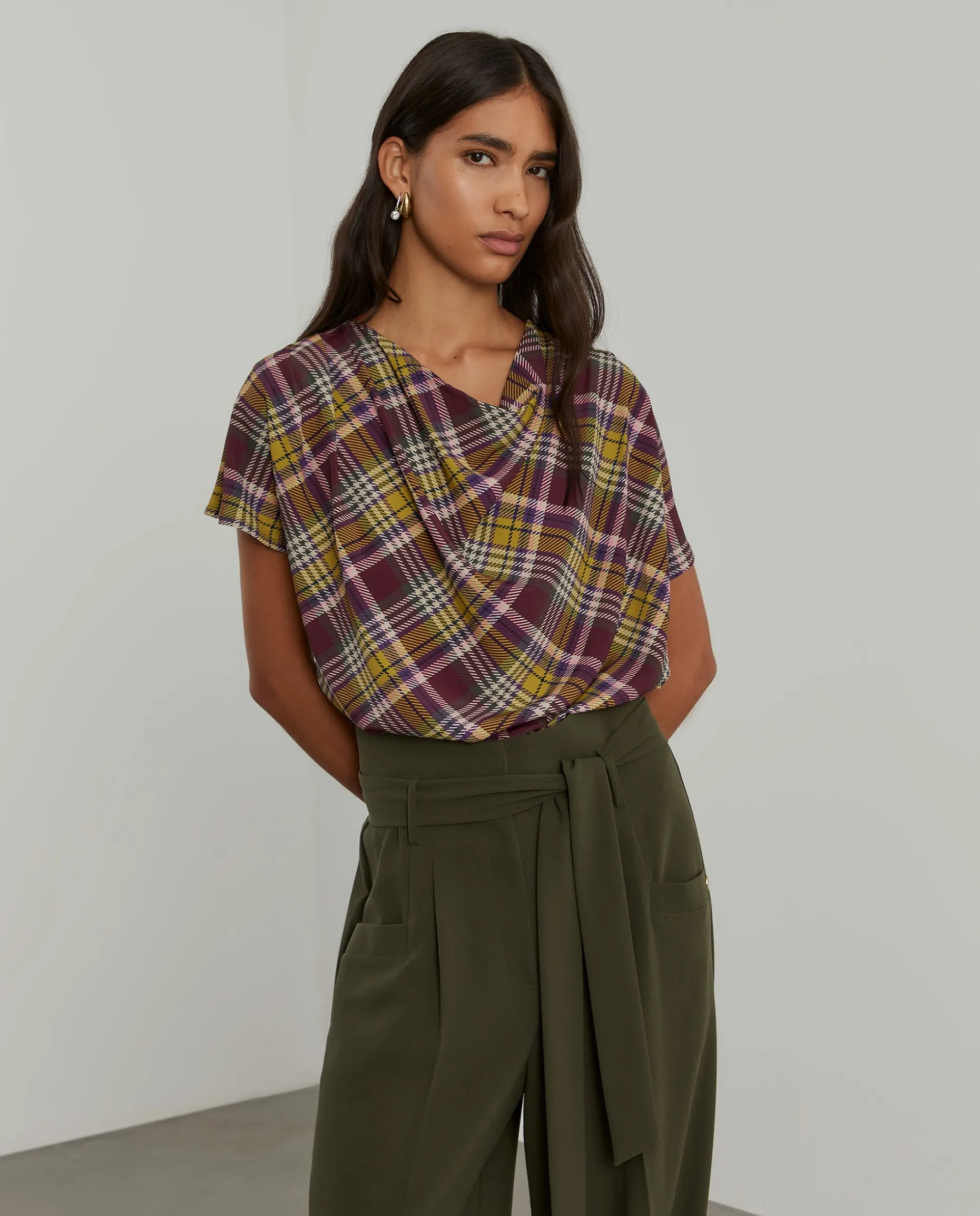 Calças pantalona com cinto