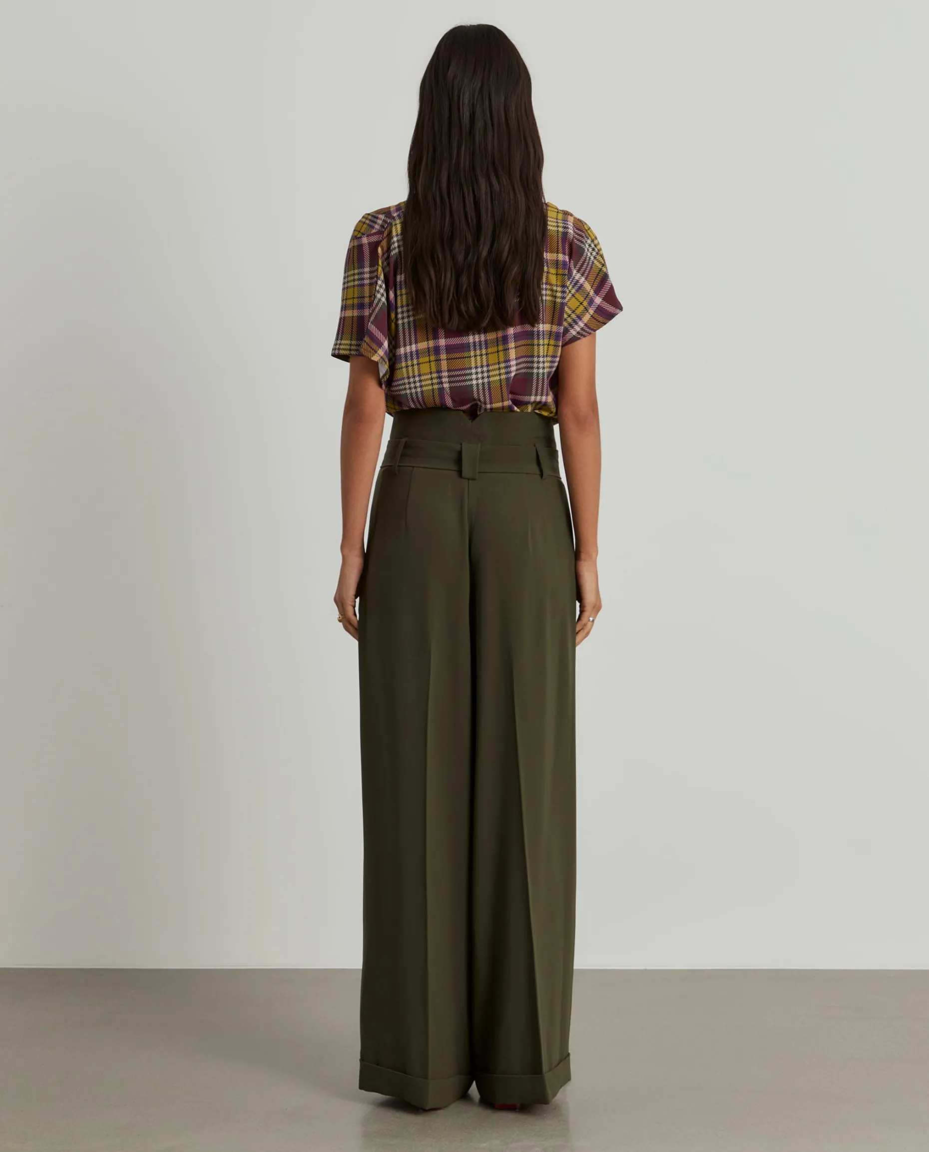 Calças pantalona com cinto