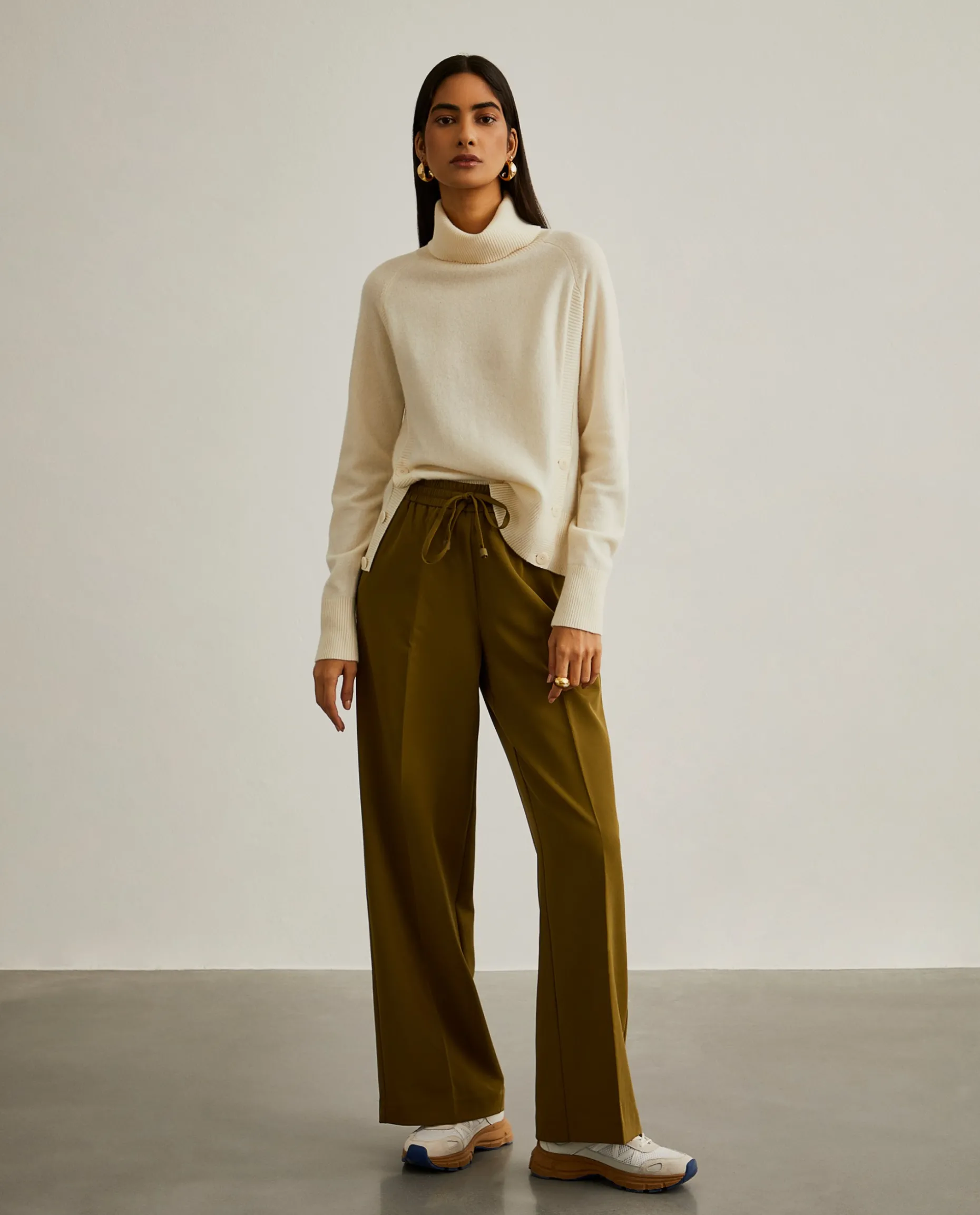 Calças pantalona com elástico na cintura