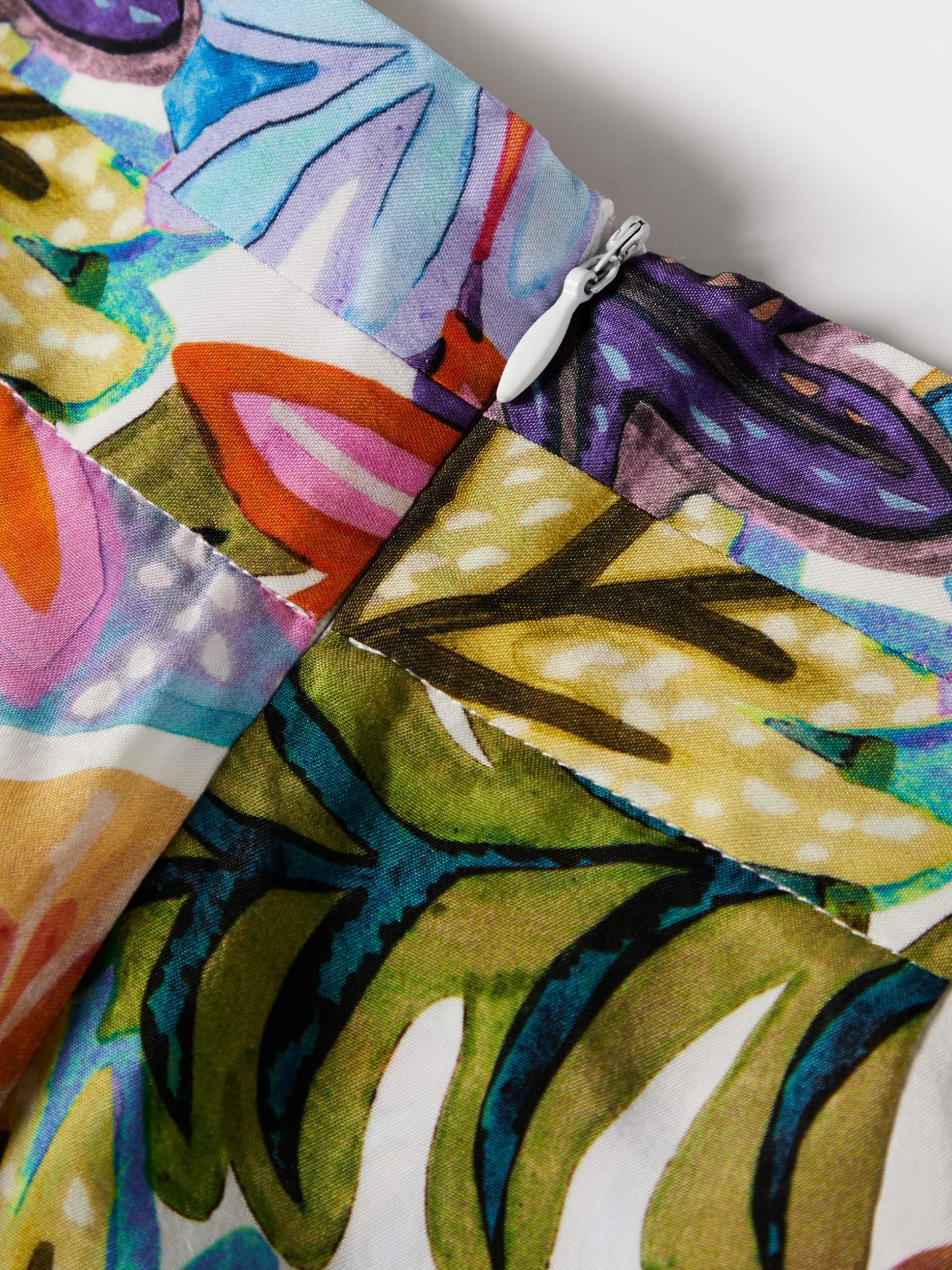 Calças pantalona com padrão colorido