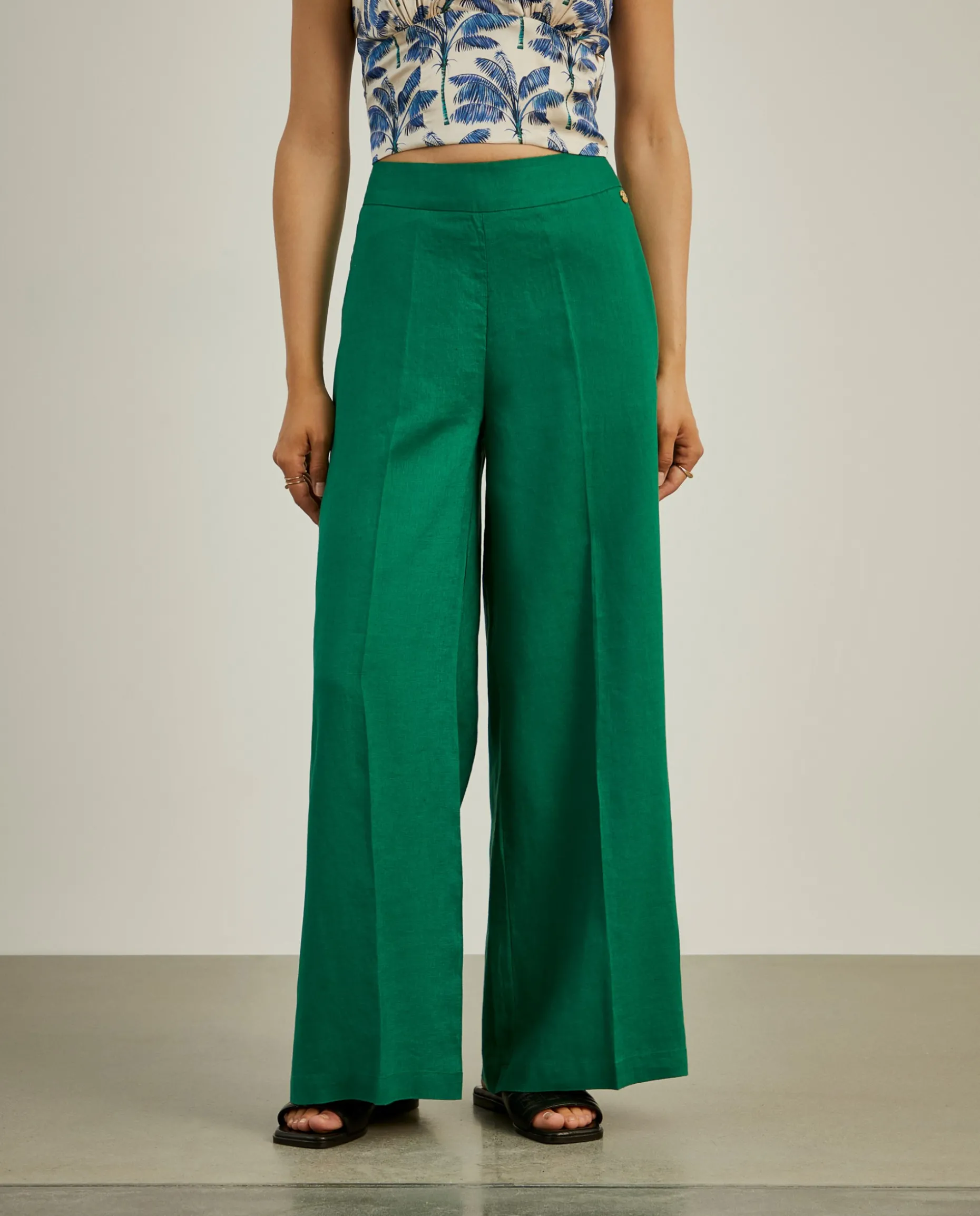 Calças pantalona em linho