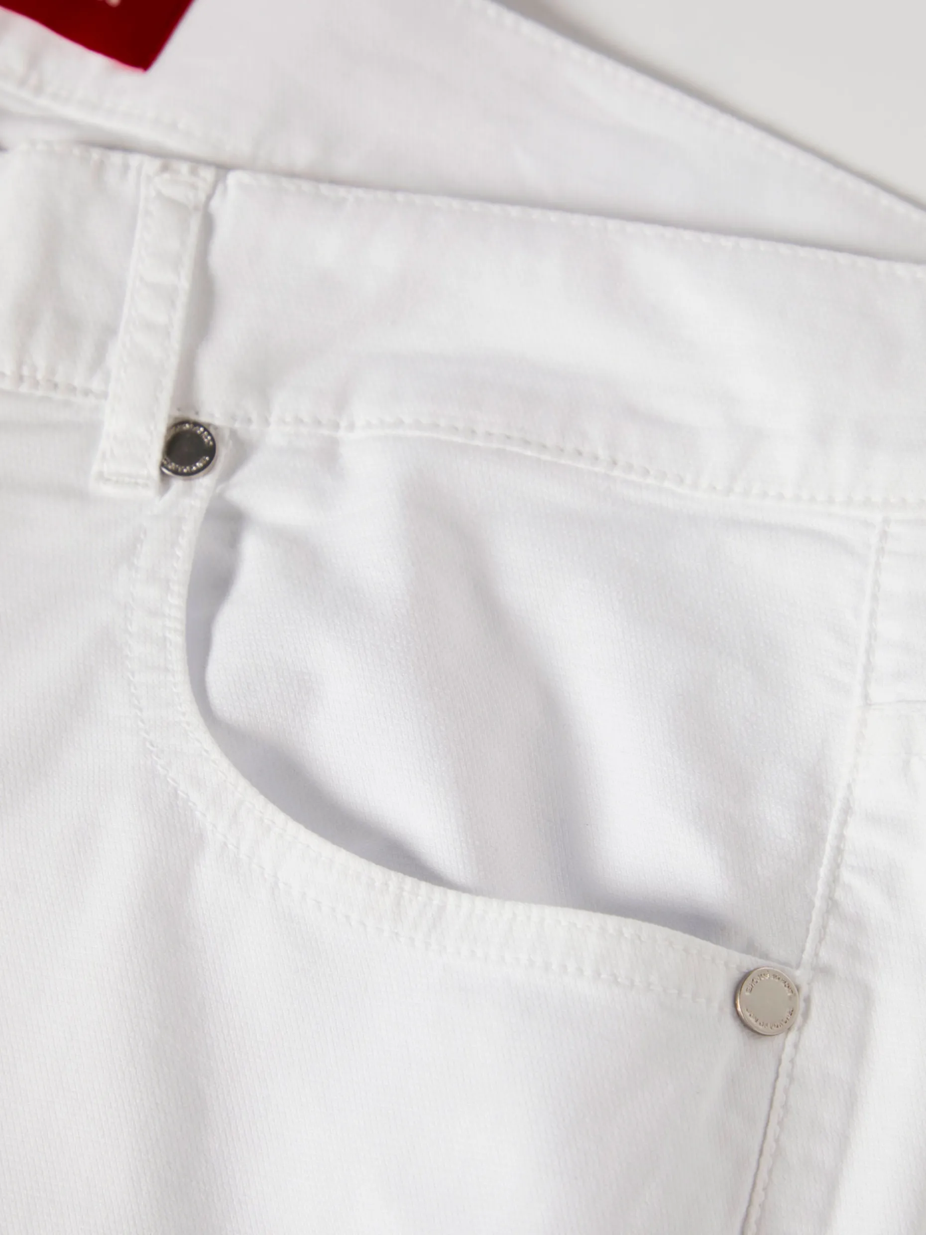 Calças regular fit com cinco bolsos