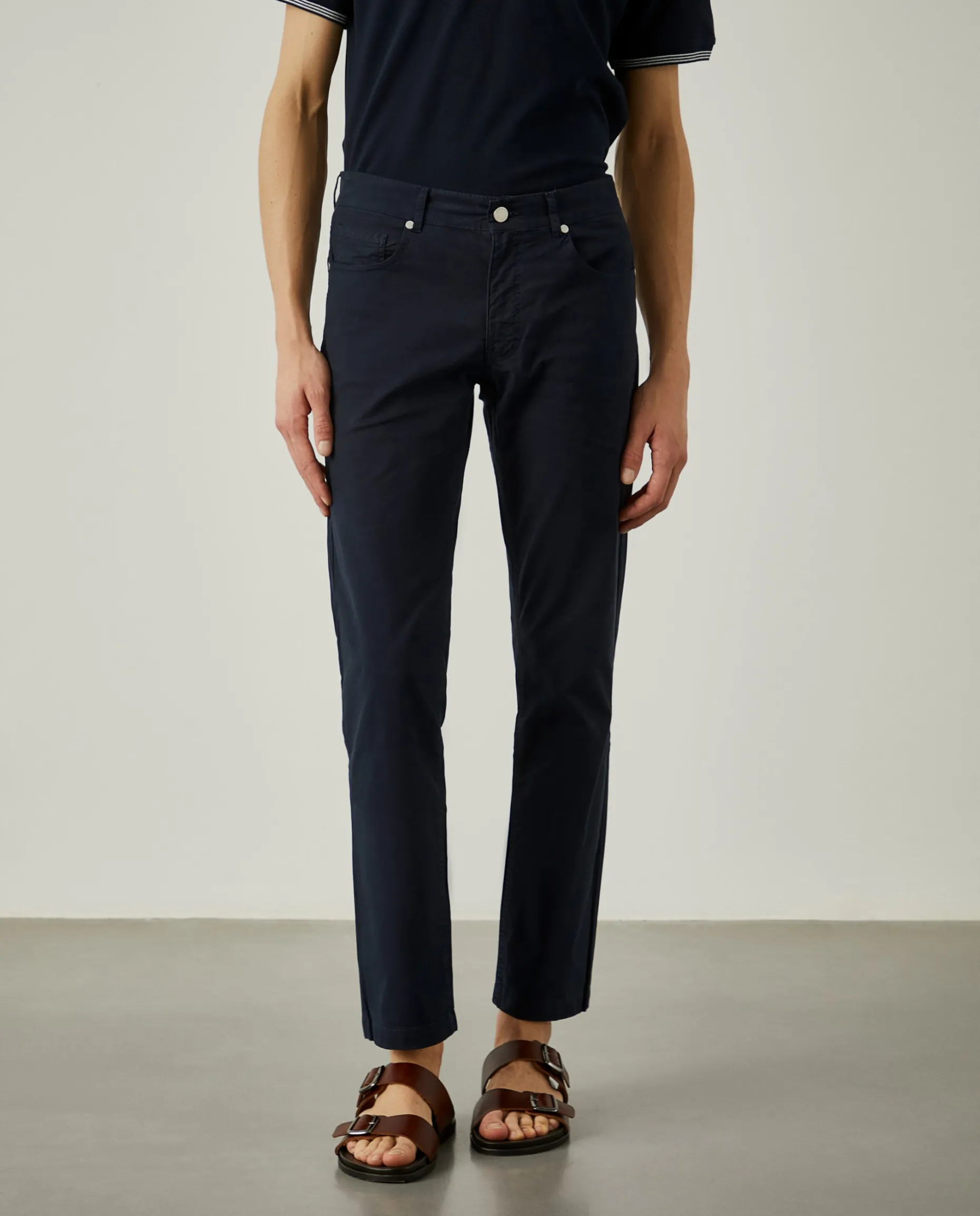 Calças regular fit com cinco bolsos