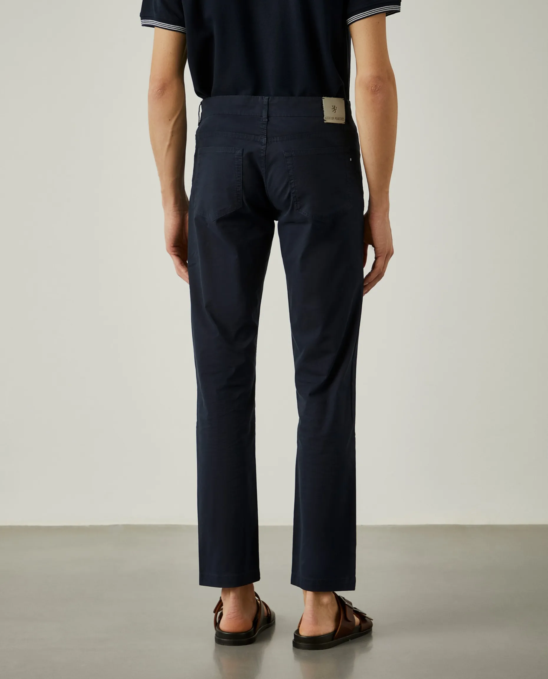 Calças regular fit com cinco bolsos