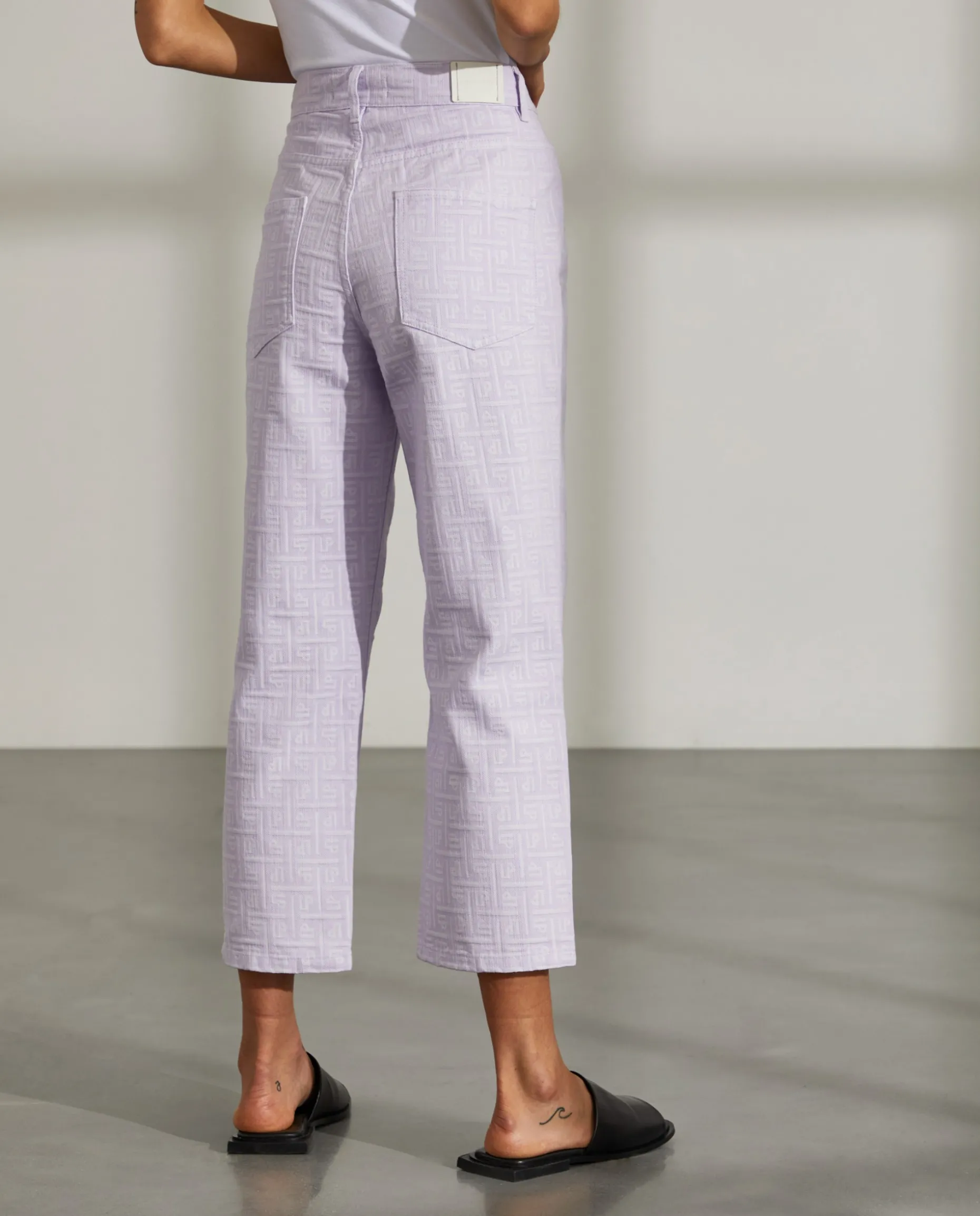 Calças regular fit denim com monogramas