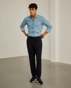 Calças slim fit com pregas