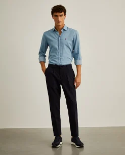 Calças slim fit com pregas