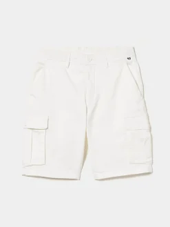 Calções bermuda com bolsos laterais