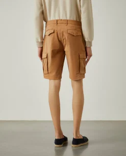 Calções bermuda com bolsos laterais