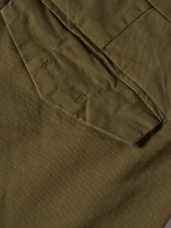 Calções bermuda com bolsos laterais