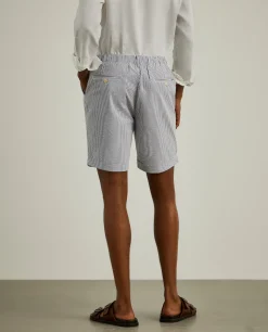 Calções bermuda às riscas com cordão