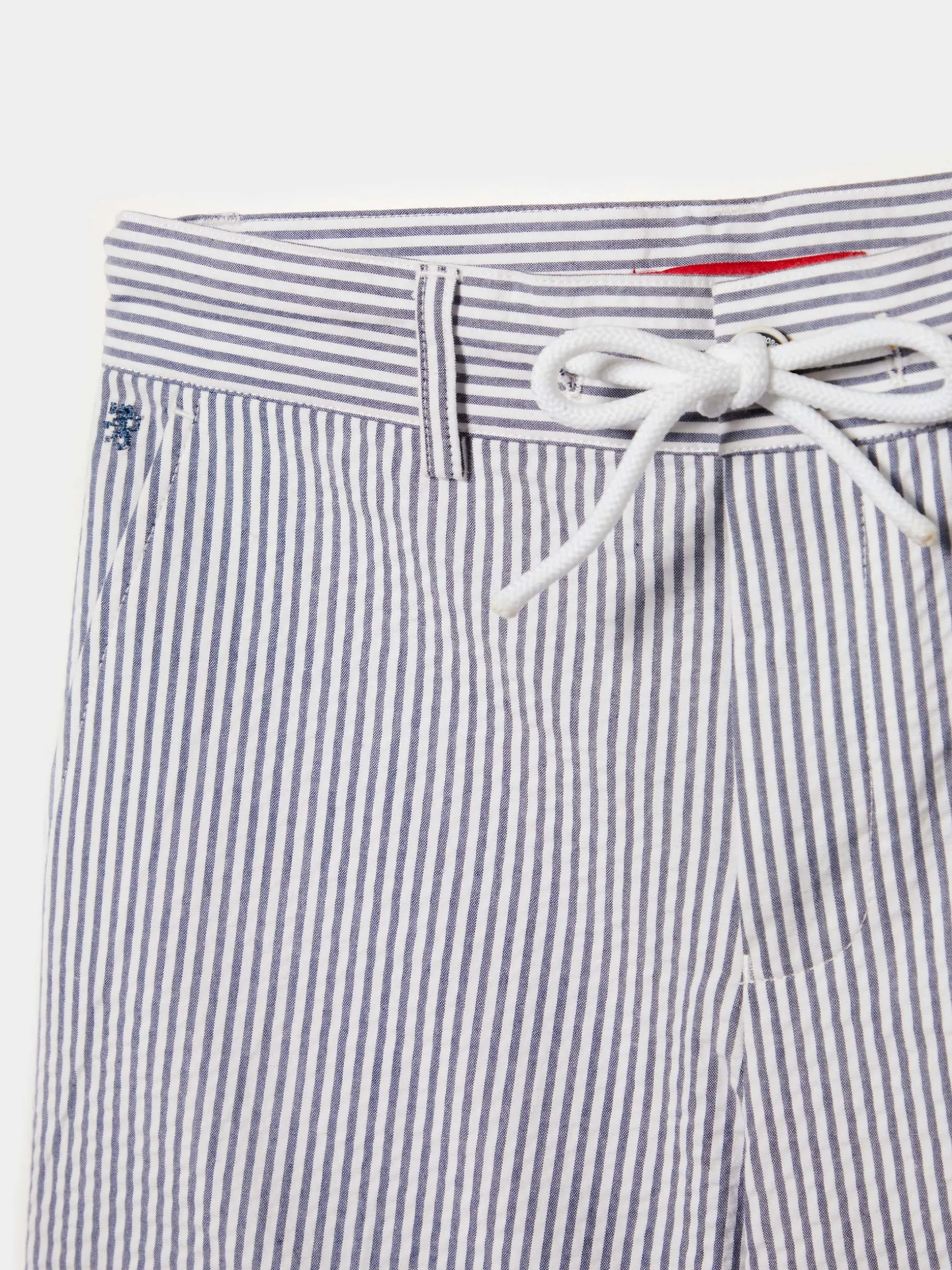 Calções bermuda às riscas com cordão
