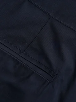 Calções chino com pregas em cupro