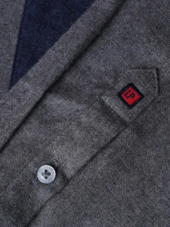 Camisa com bolso em contraste