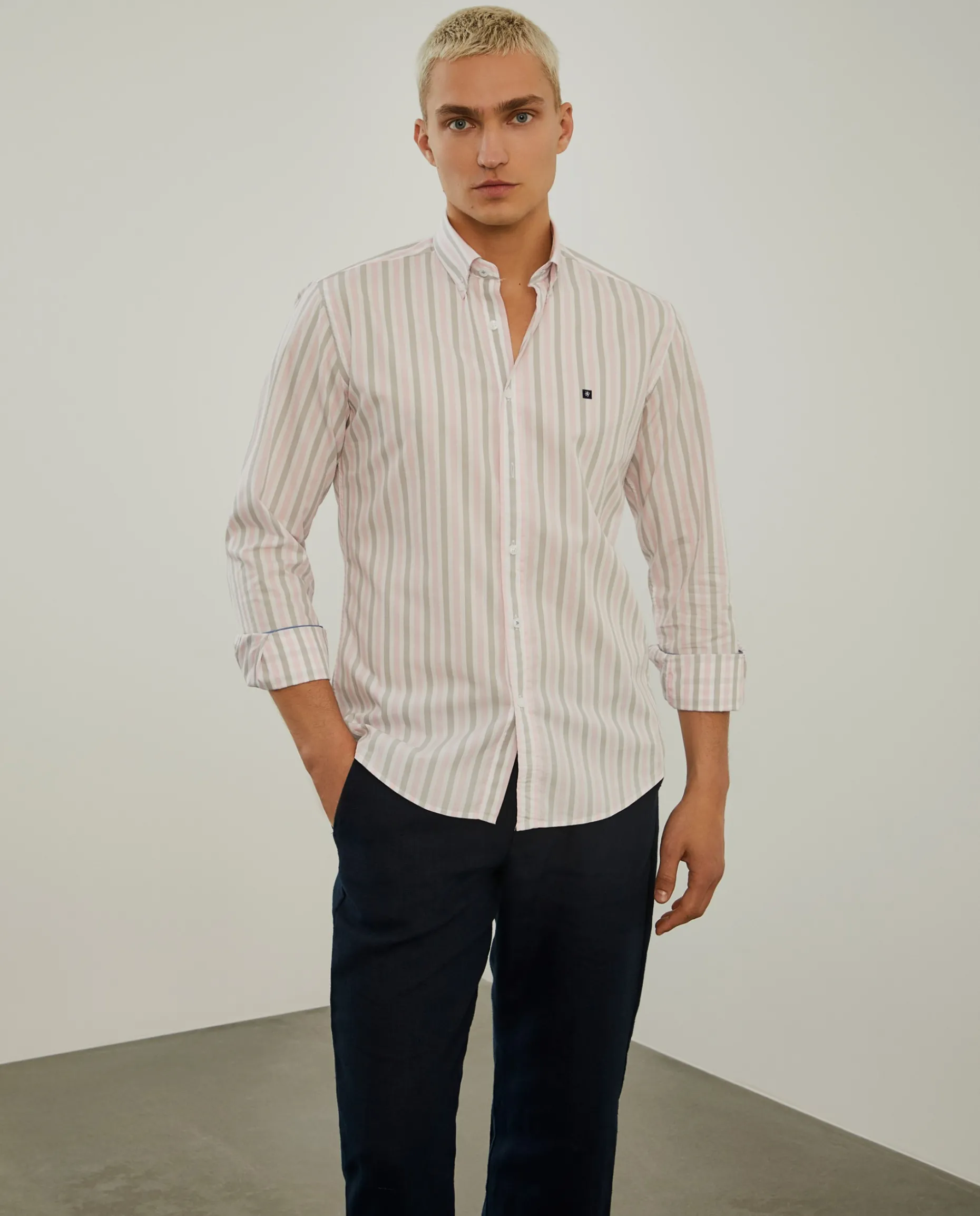 Camisa de riscas slim fit em popelina