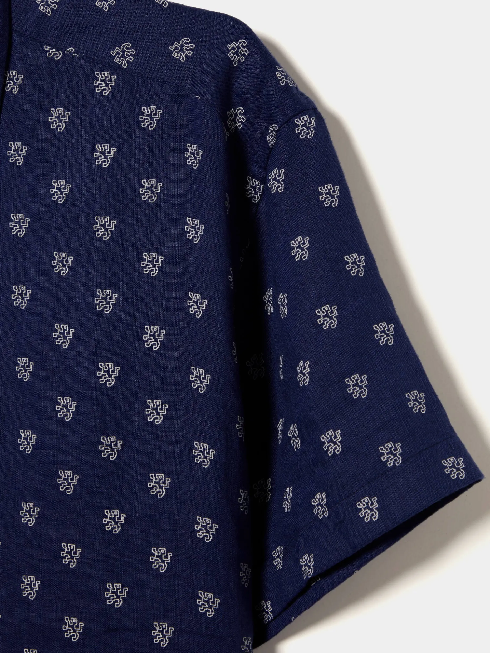 Camisa manga curta em linho e algodão com leões