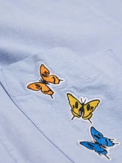 Camisa oxford com borboletas no bolso Lion x Killa