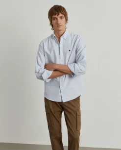 Camisa oxford regular fit com padrão de riscas