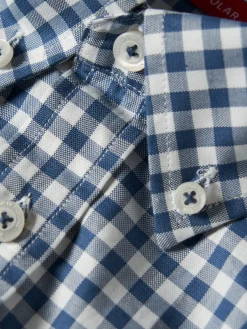 Camisa regular fit aos quadrados