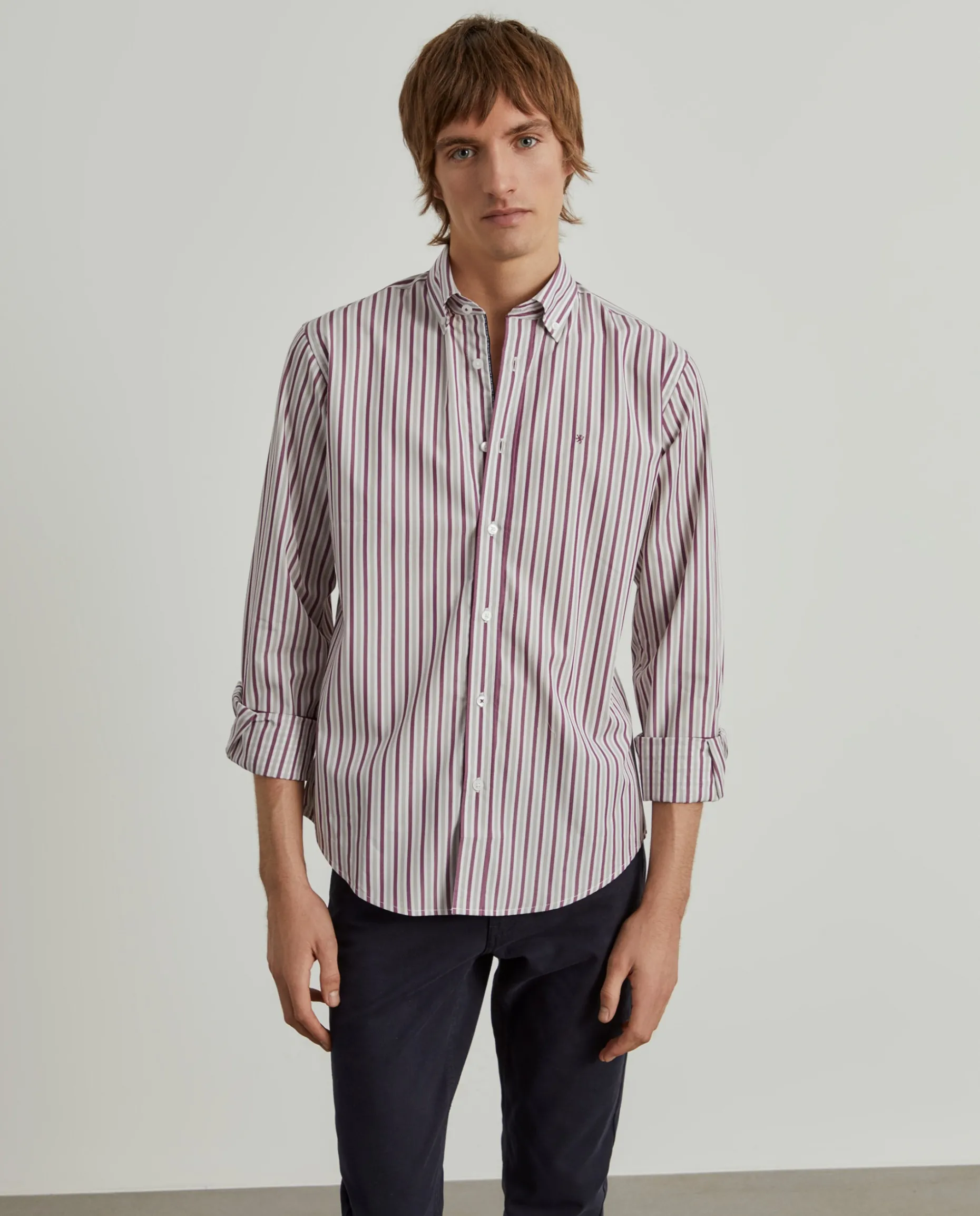 Camisa regular fit com padrão de riscas