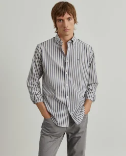Camisa regular fit com padrão de riscas