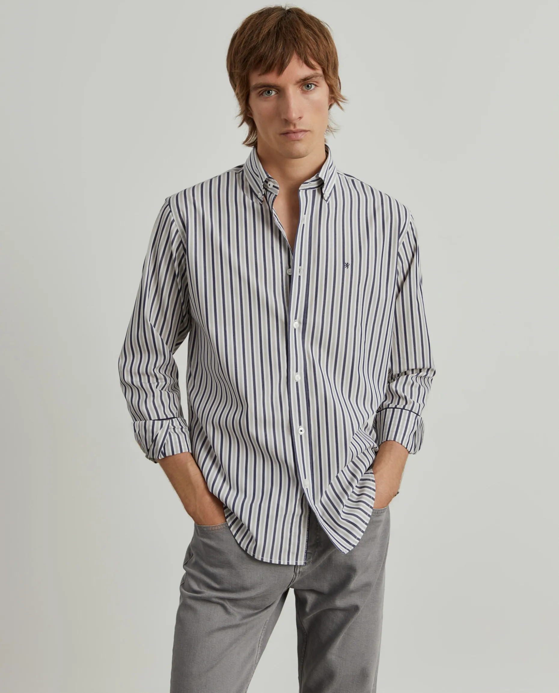 Camisa regular fit com padrão de riscas