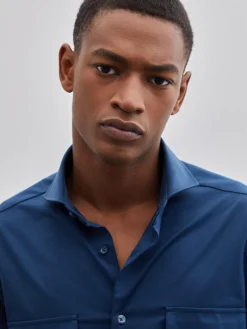 Camisa slim fit com bolsos