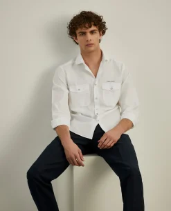 Camisa slim fit com bolsos garment dye